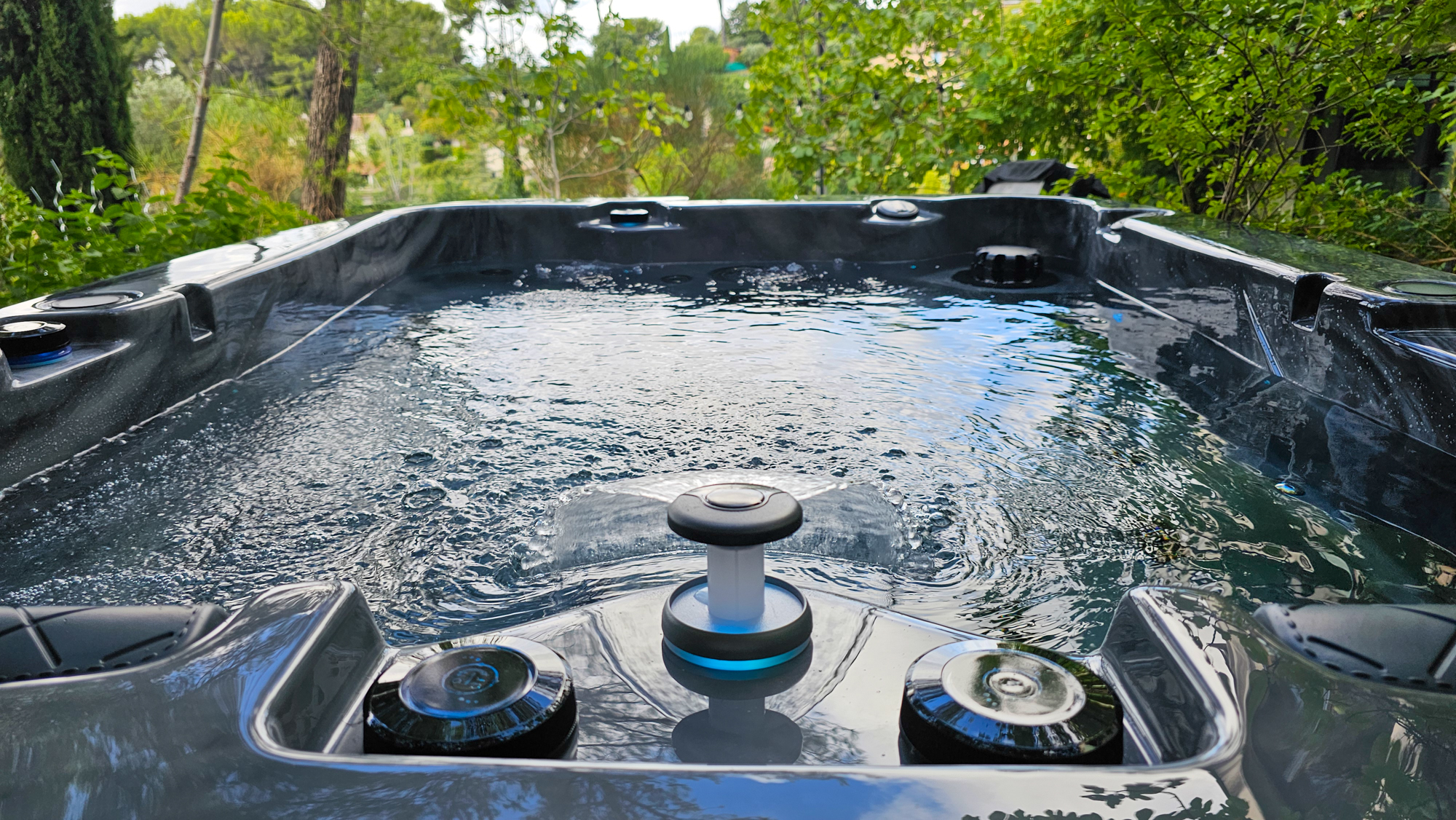 Spa dans un jardin provençal