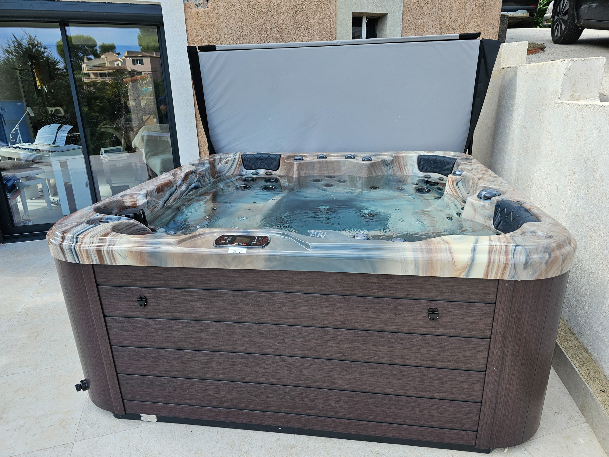 Spa B-Well installé sur terrasse
